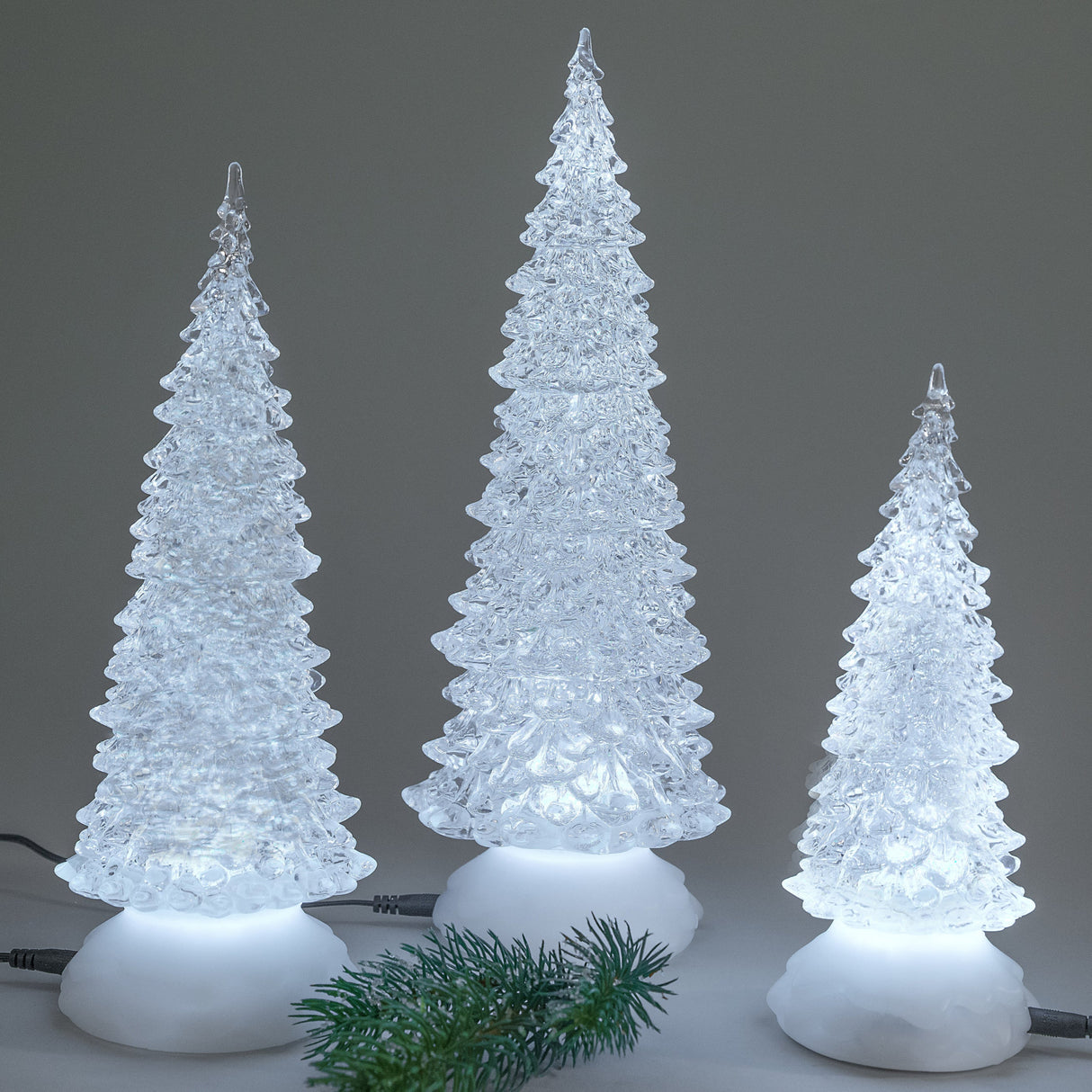 Deko Baum Pyramide Acryl mit Licht und Wasser-Effekt | Winterdeko