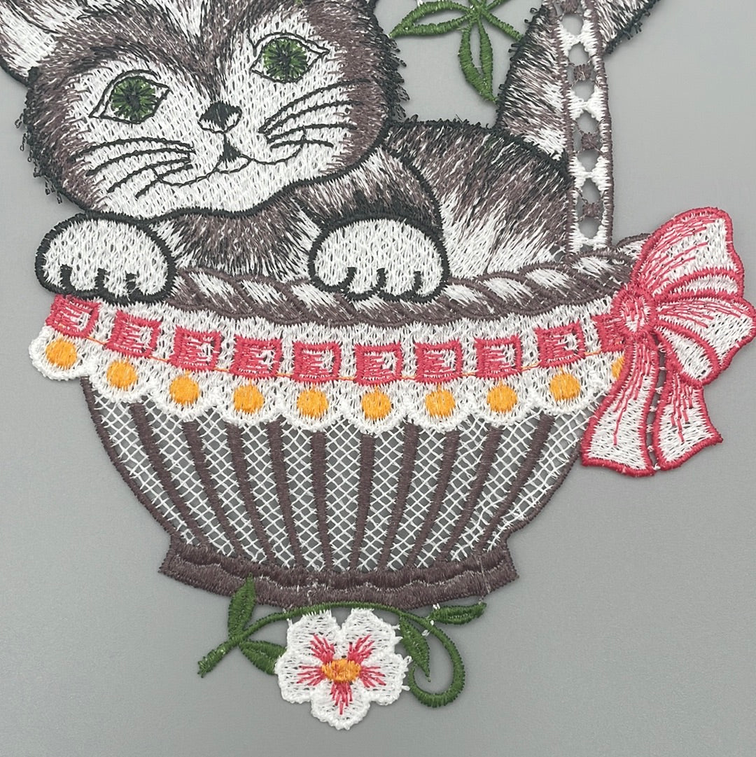 Fensterbild Katze im Korb | Fensterdeko von Wimpelberg