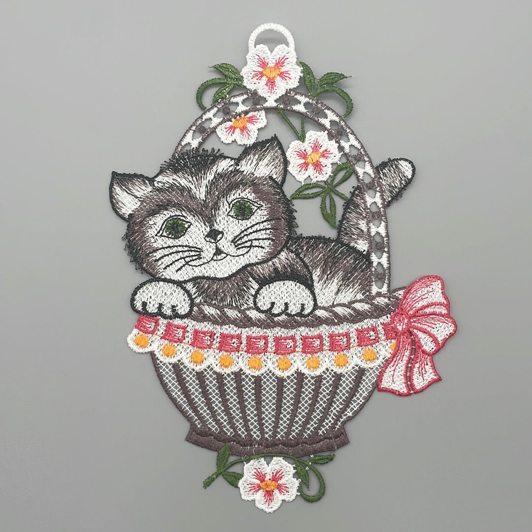 Fensterbild Katze im Korb | Fensterdeko von Wimpelberg