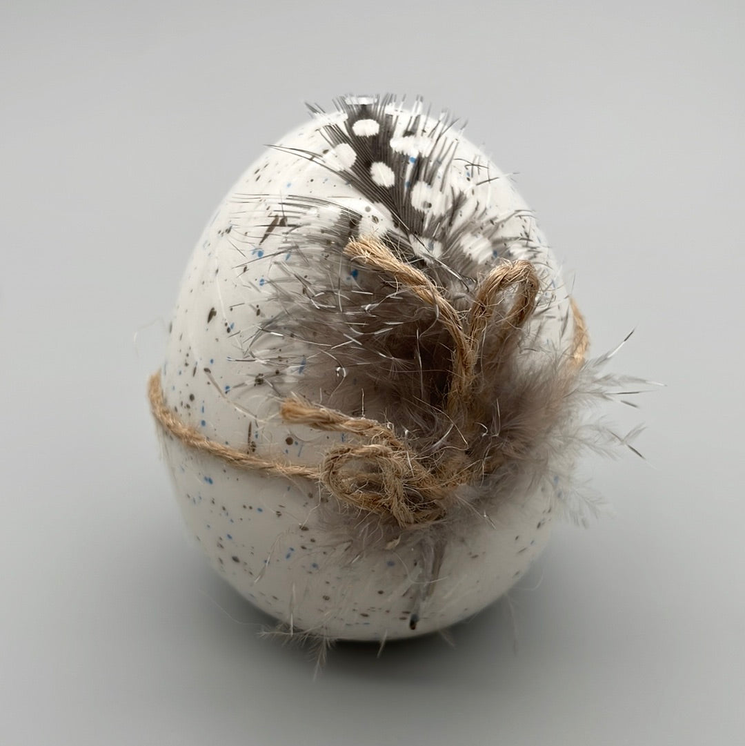 Ostereier Deko aus Steingut mit Feder | Deko Osterei mehrfarbig von Wimpelberg