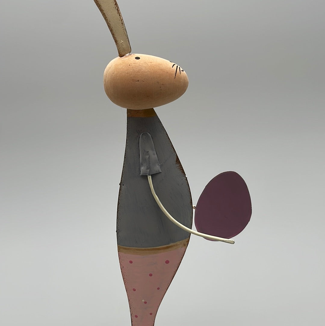 Osterhasen Figuren aus Metall auf Sockel | Osterdeko Figuren von Wimpelberg