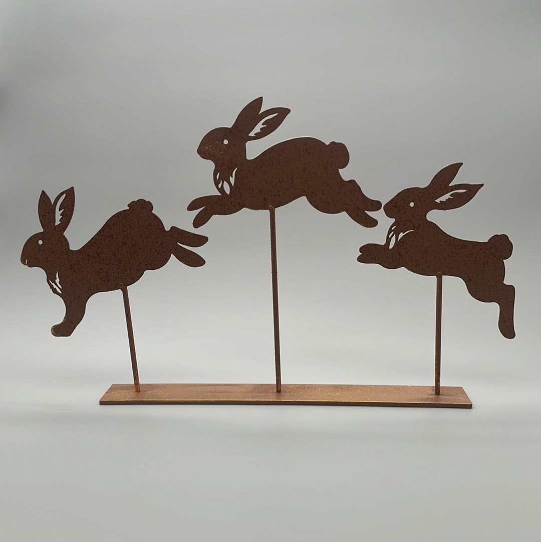 Osterhasen Deko Hasengruppe auf Sockel | Deko für Ostern von Wimpelberg