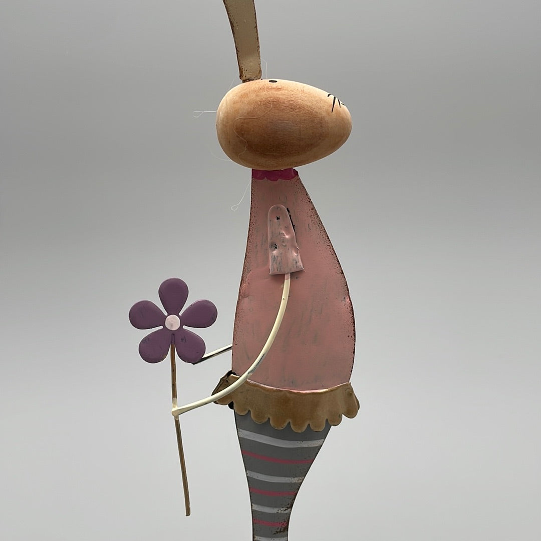 Osterhasen Figuren aus Metall auf Sockel | Osterdeko Figuren von Wimpelberg