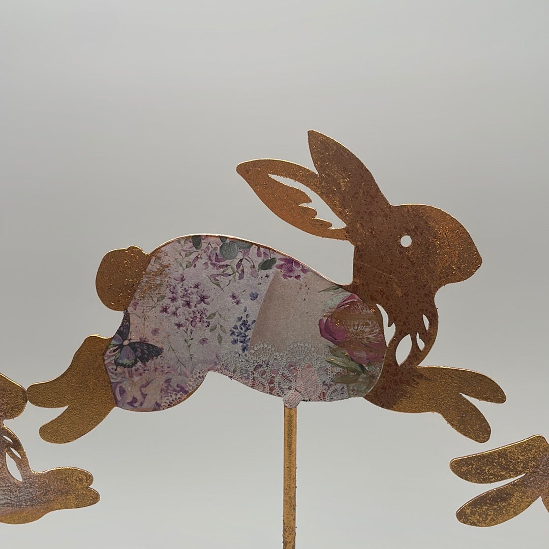 Osterhasen Deko Hasengruppe auf Sockel | Deko für Ostern von Wimpelberg