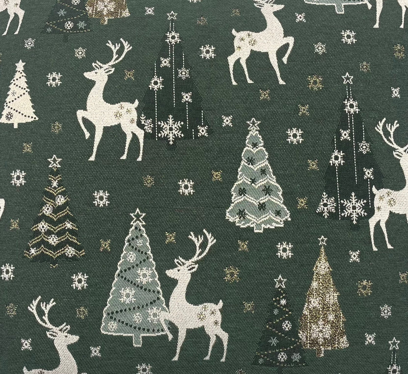 Kissenhülle Weihnachten 45x45 cm – Stolzer Hirsch mit Weihnachtsbaum von Wimpelberg