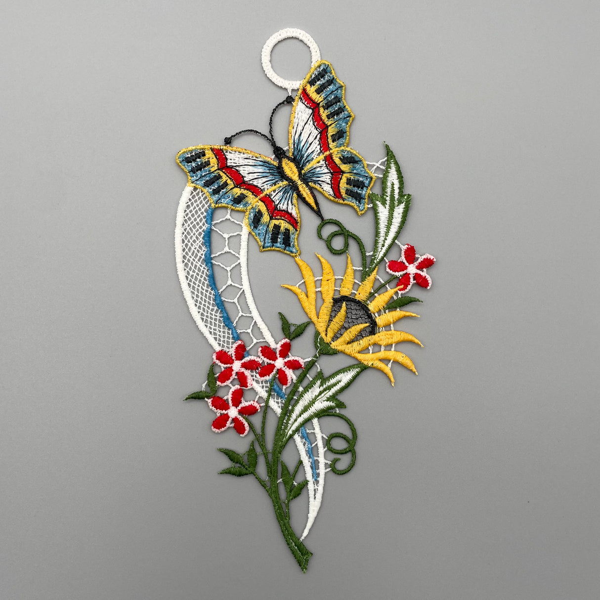 Fensterbild Schmetterlinge mit Blüte | Plauener Spitze Fensterbild | Fensterdekoration 3 von Wimpelberg