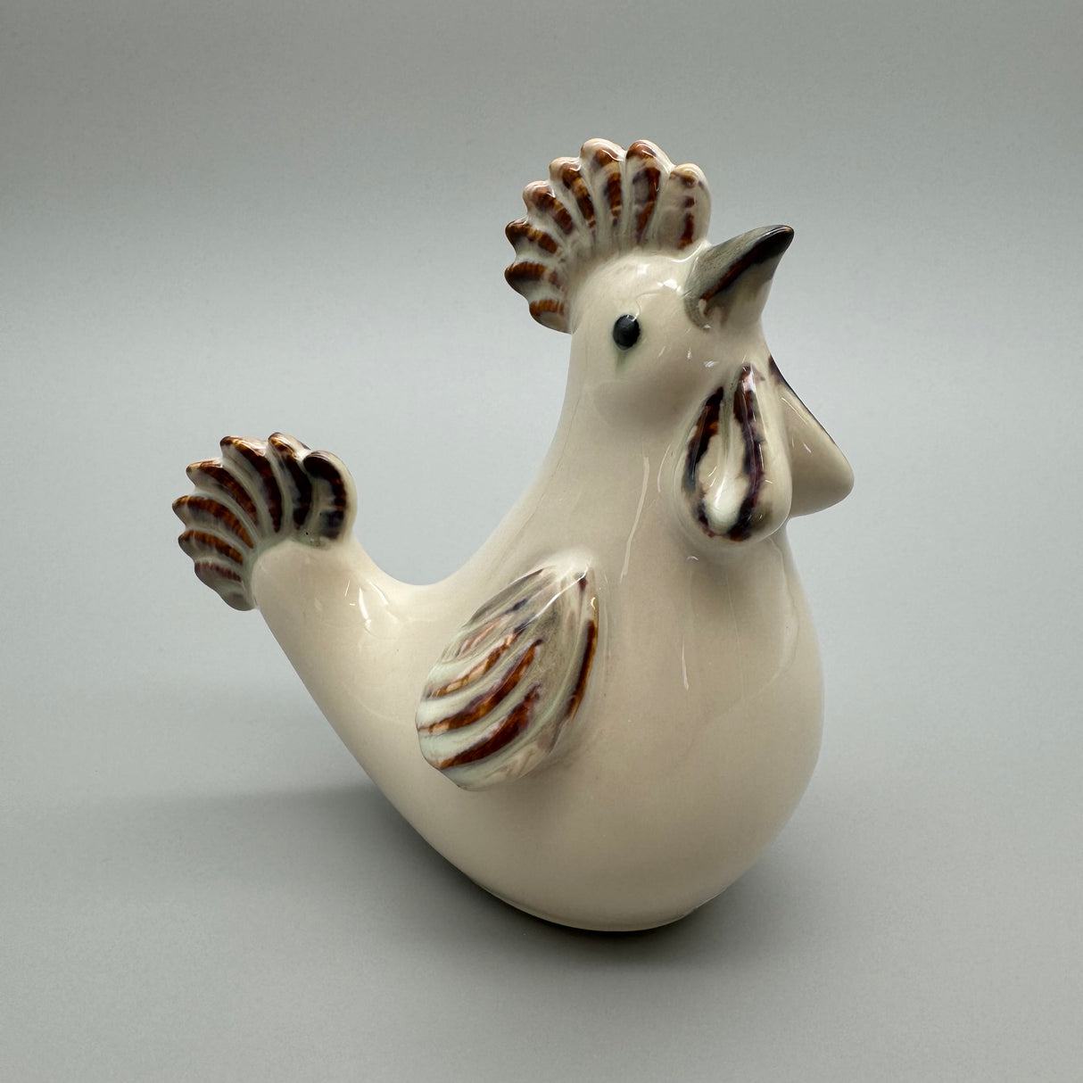 Charmant handbemalter Hahn: 14x15 cm, Keramik, glasierte Oberfläche, Creme-Grün von Wimpelberg