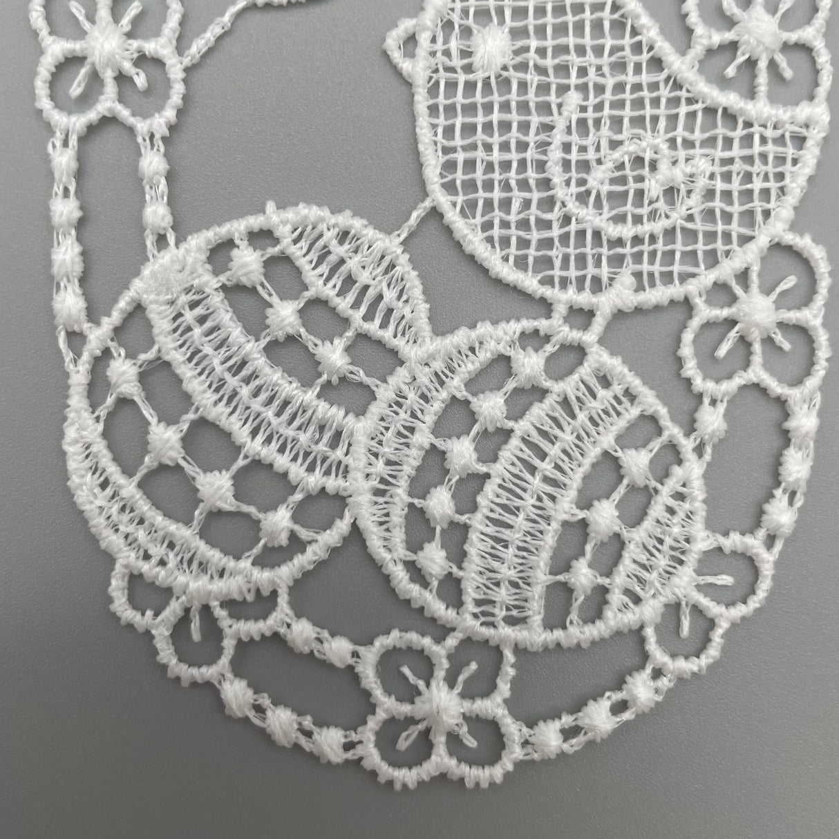 Plauener Spitze Fensterbild Ostern Vogel auf Eier von Wimpelberg