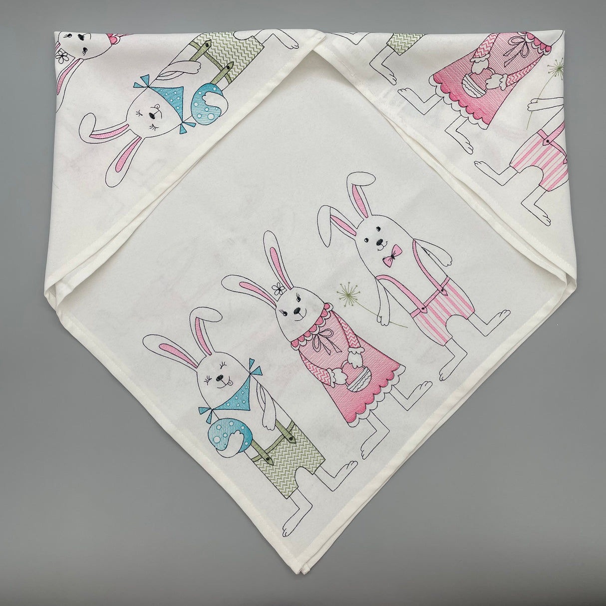 Osterdecke drei Hasen 85x85cm | Osterdeko von Wimpelberg