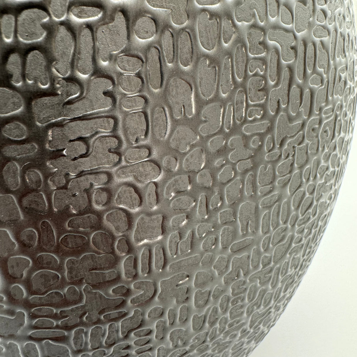 Elegante Keramikvase Schwarz-Matt: Handverziert von Wimpelberg