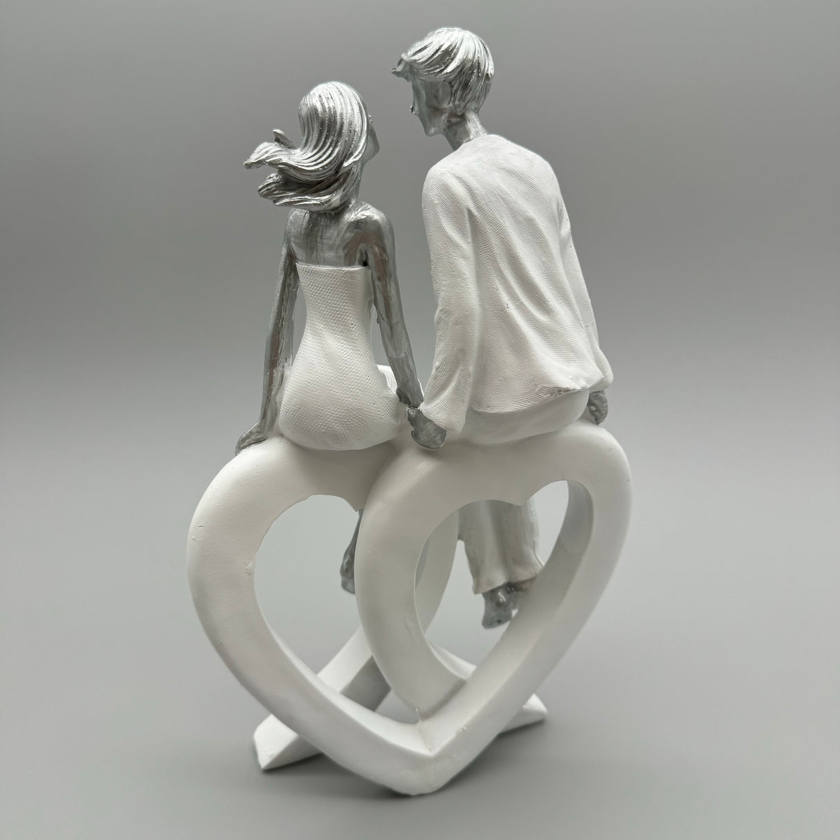 Stilvolles Paar mit Herz: Weiß-Silber, 25 cm, Kunststein von Wimpelberg