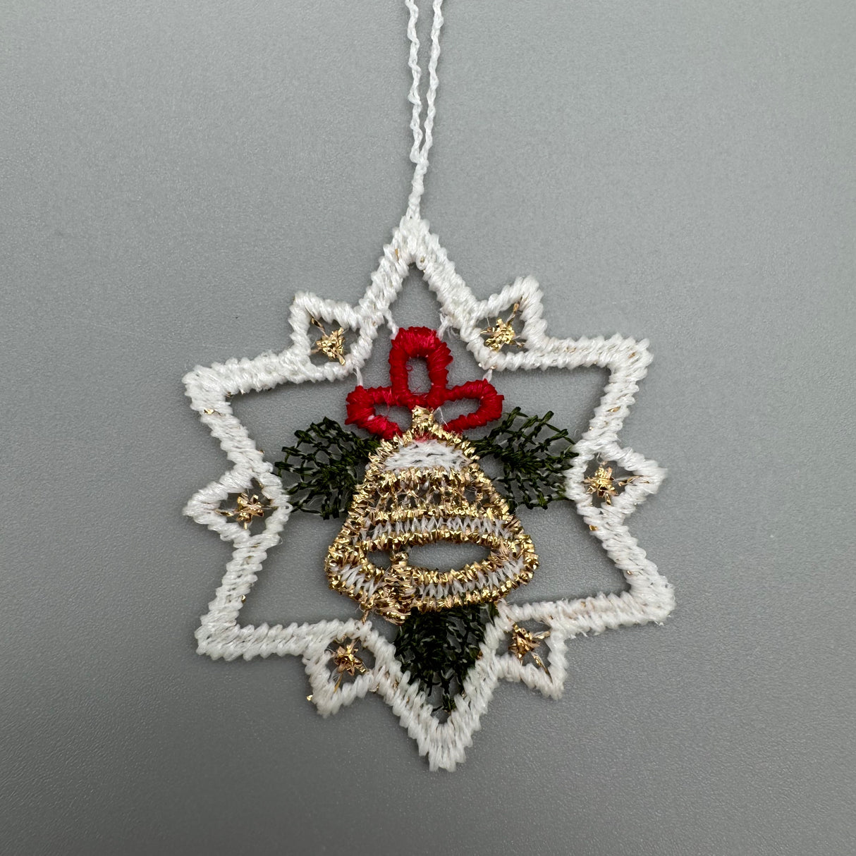 Fensterbild "Kleine Sterne" – Plauener Spitze | Weihnachtsmotiv Fensterdeko von Wimpelberg