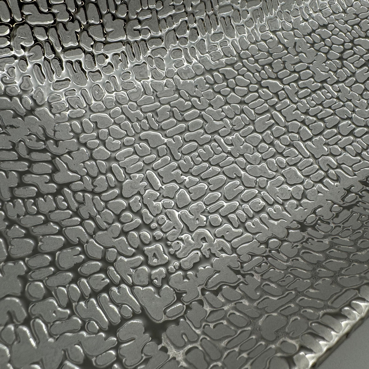 Stilvolle Grau-Silber Deko-Schale: Matte Keramik, Glänzende Struktur, Filz-Sticker von Wimpelberg