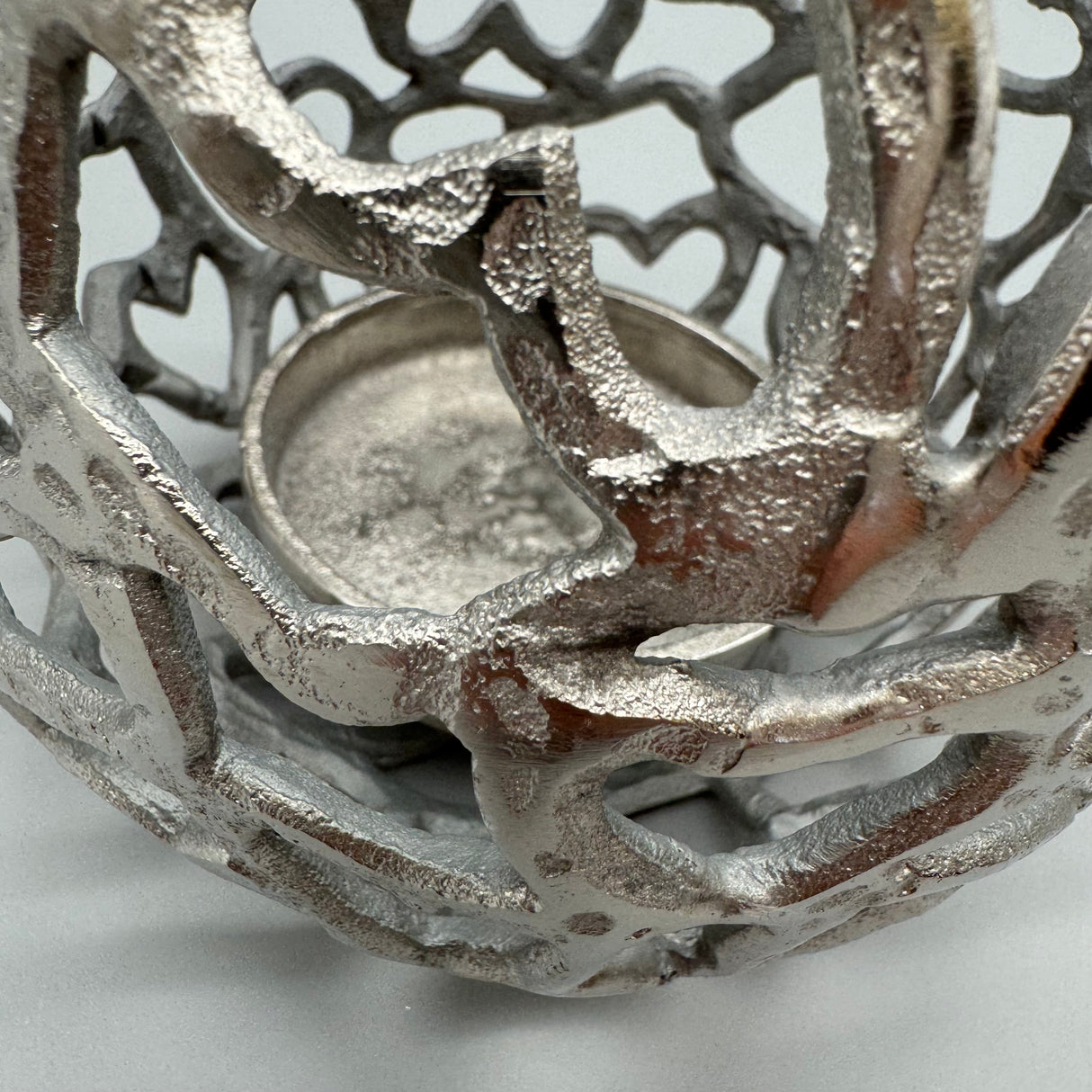 Formano Windlicht Kugel mit Herz-Durchbruch – Mattes Silber-Aluminium | Deko Windlicht von Wimpelberg