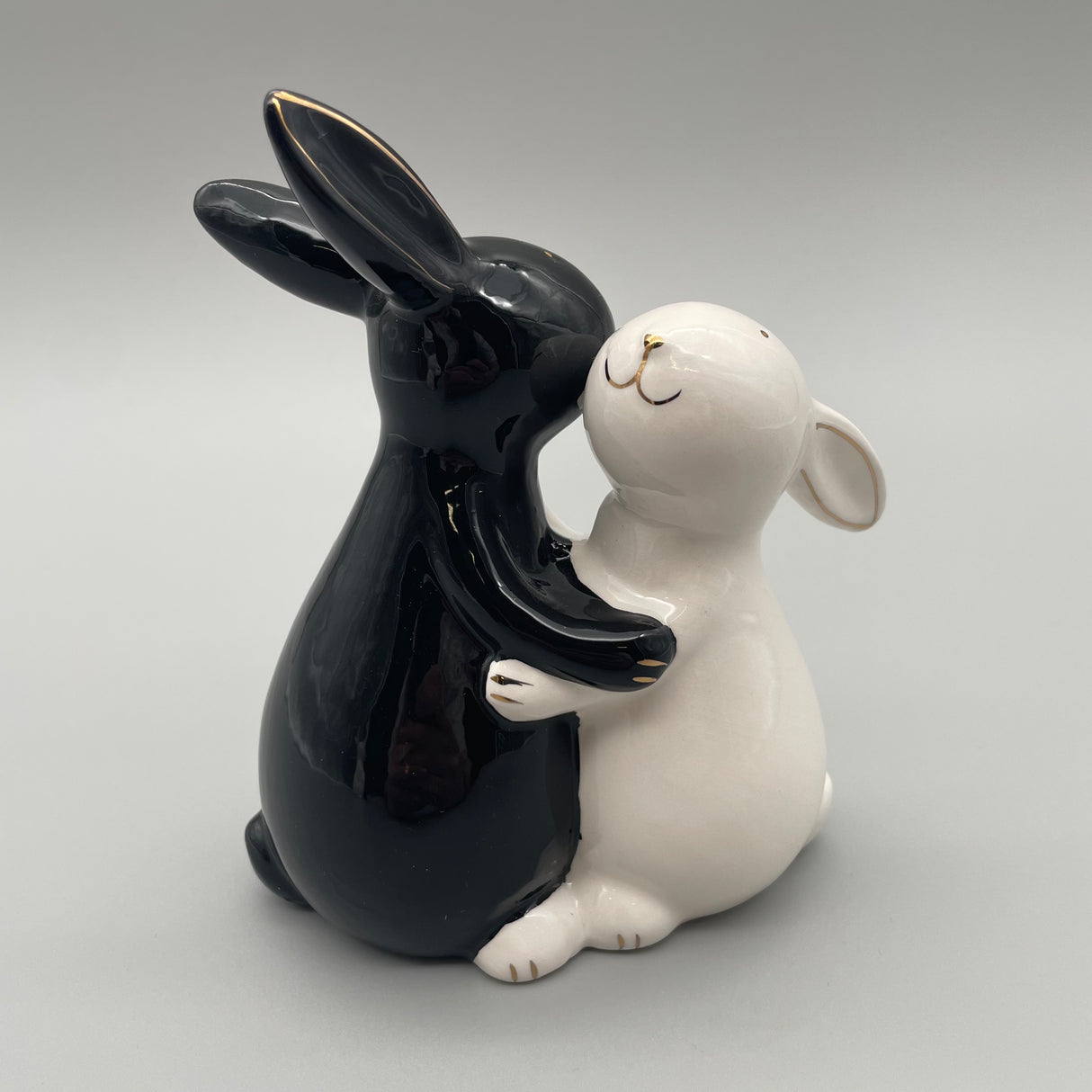 Formano Osterhasenpaar umarmend | Deko Osterhase schwarz-weiß-gold von Wimpelberg