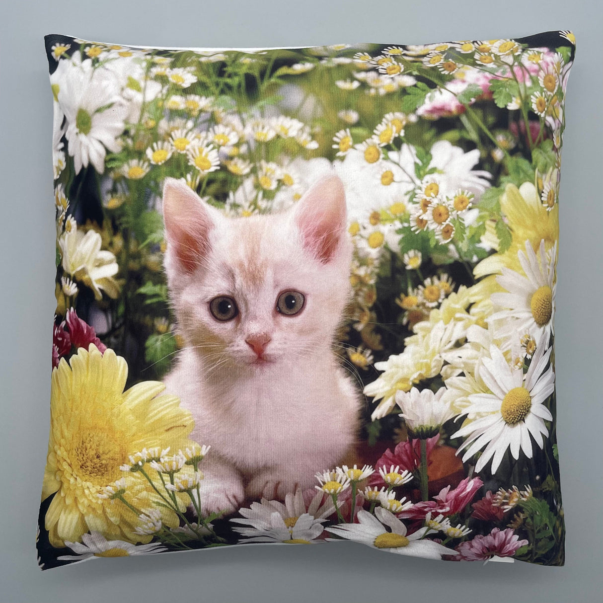 Kissenhülle Katze mit Blumen | 40x40cm Katze mit Blumen von Wimpelberg