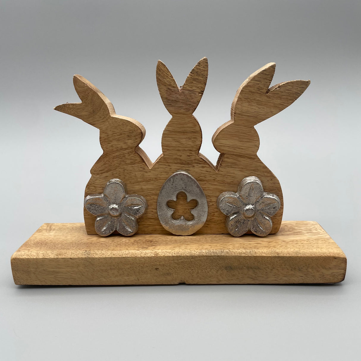 Deko Osterhasen Trio aus Mango Holz | Osterdekoration von Wimpelberg