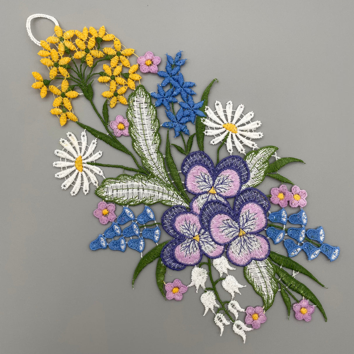 Fensterbild Blumenstrauß farbig | Plauener Spitze Fensterdeko von Wimpelberg