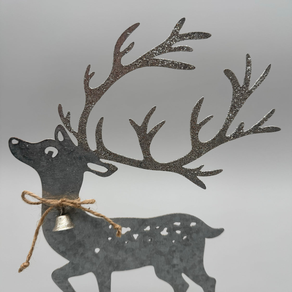 Deko Hirsch 30 cm mit Glitzer – Formano Winterdeko von Wimpelberg