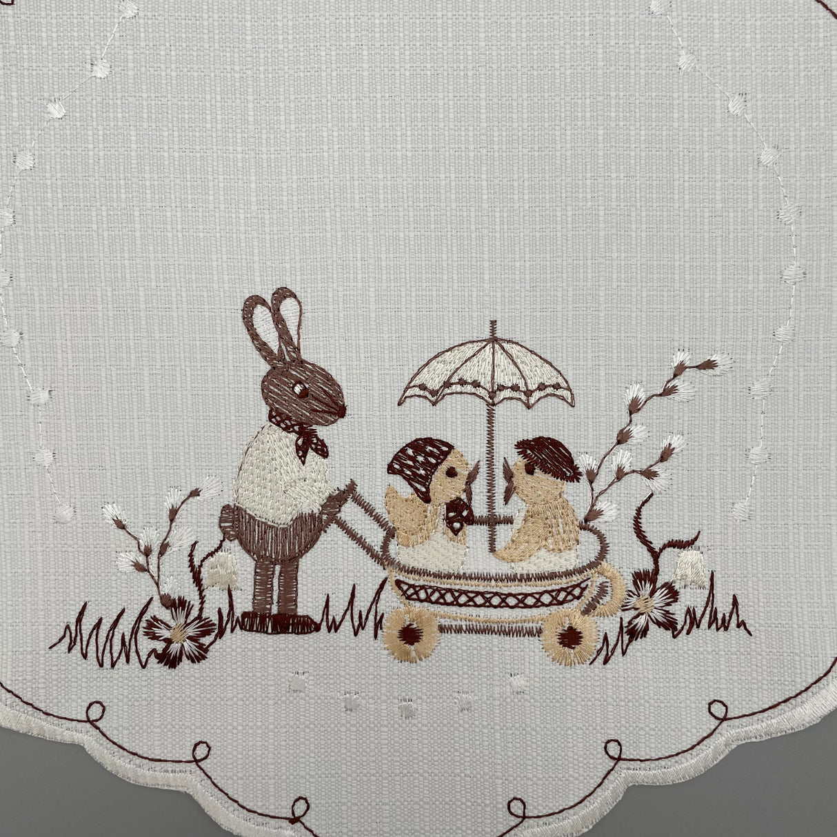 Osterdecke rund Osterhase mit Kinderwagen | Tischdeko von Wimpelberg