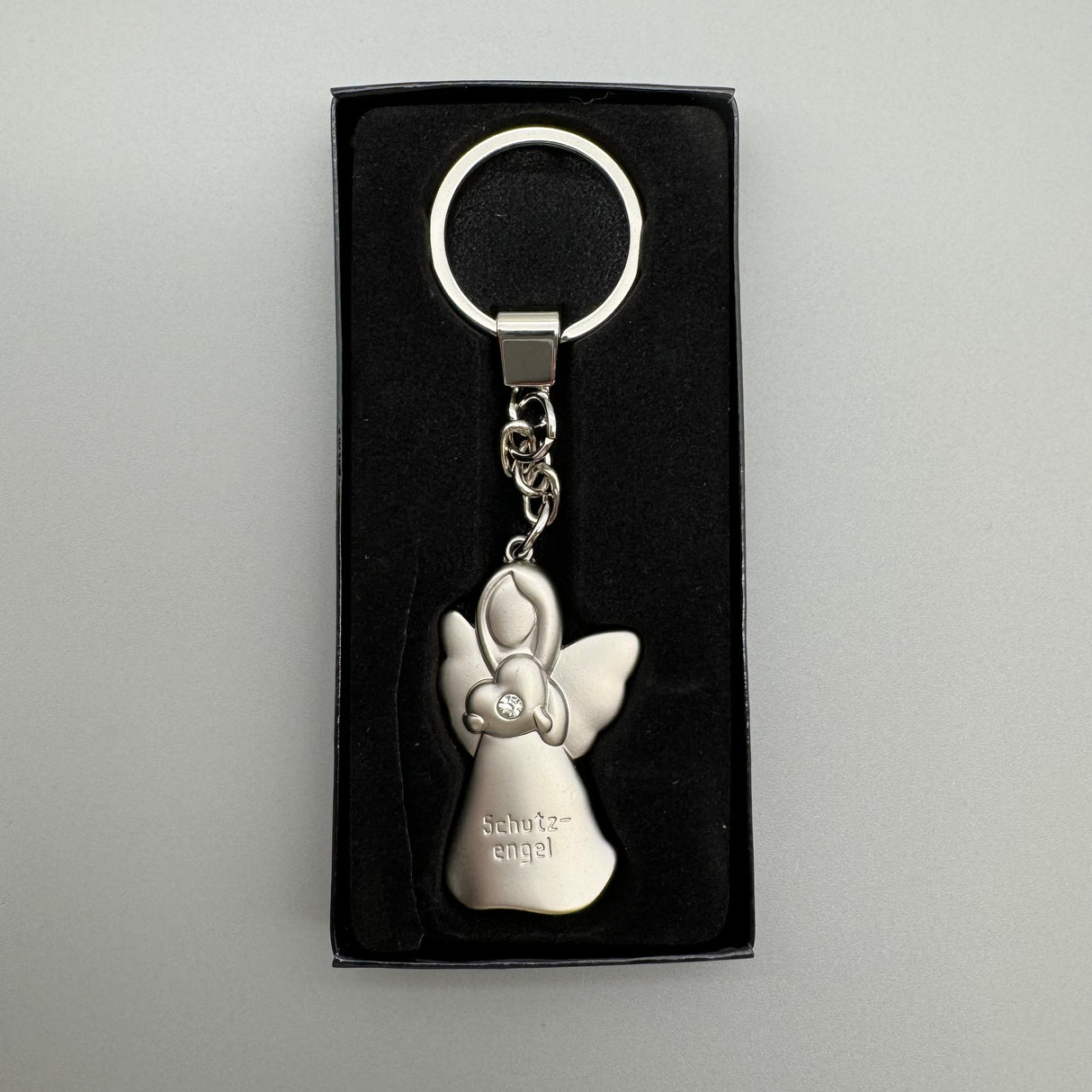 Schlüsselanhänger Schutzengel aus Zink mit Gravur und Strass von Wimpelberg