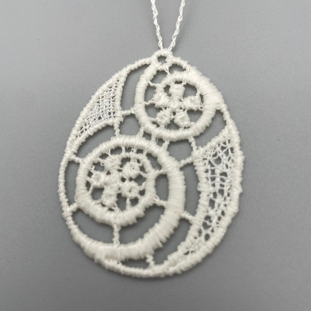 Plauener Spitze Fensterbild Ostern Osterei klein von Wimpelberg