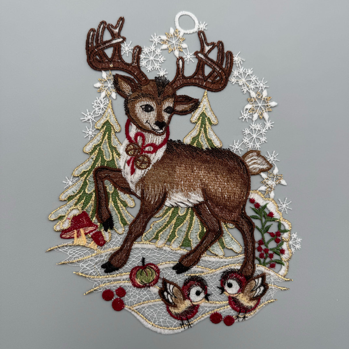 Fensterbild "Rentier" – Plauener Spitze | Wintermotiv Fensterdeko von Wimpelberg