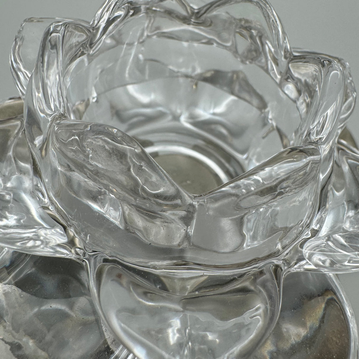 Tischleuchter Seerose klar – 22 cm aus silbernem Metall Teelichthalter von Wimpelberg
