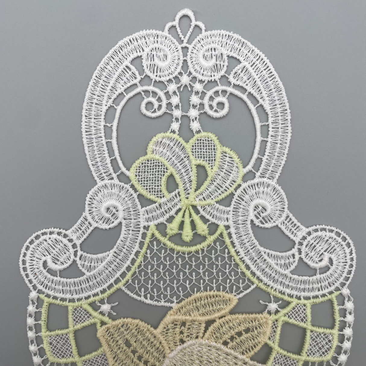 Plauener Spitze Fensterbild Ostern mit Glocke von Wimpelberg