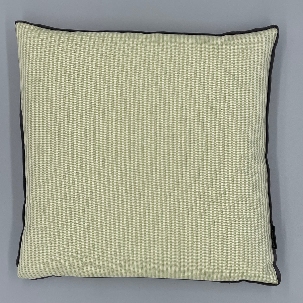Kissenhülle mit Band - 40x40cm hellgrün von Wimpelberg
