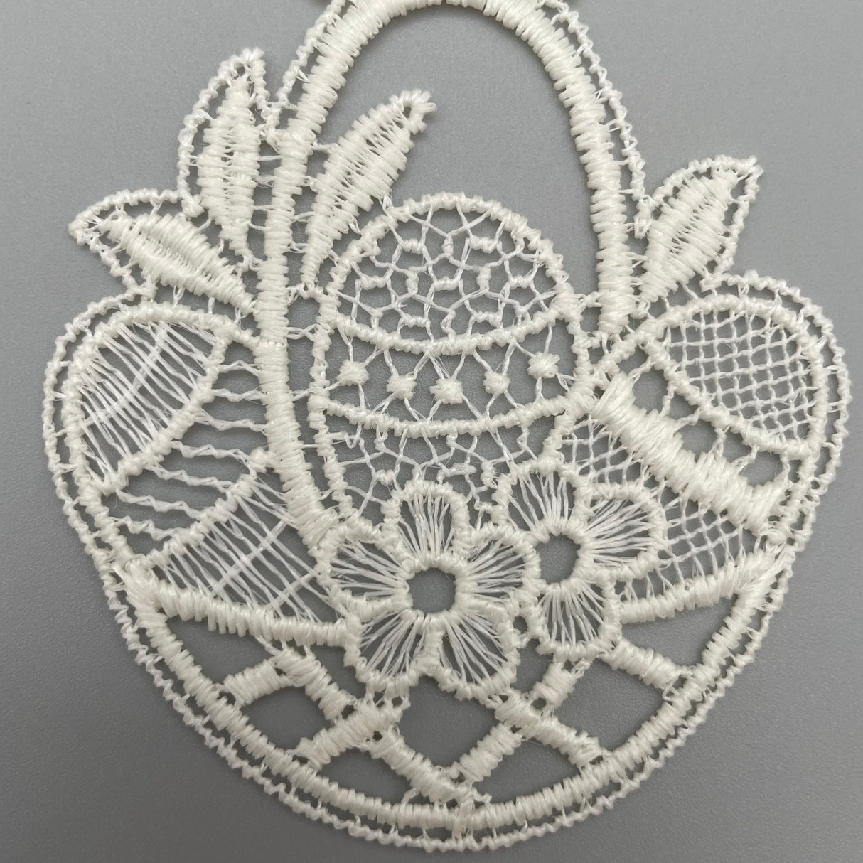 Plauener Spitze Fensterbild Ostern Ostereier von Wimpelberg