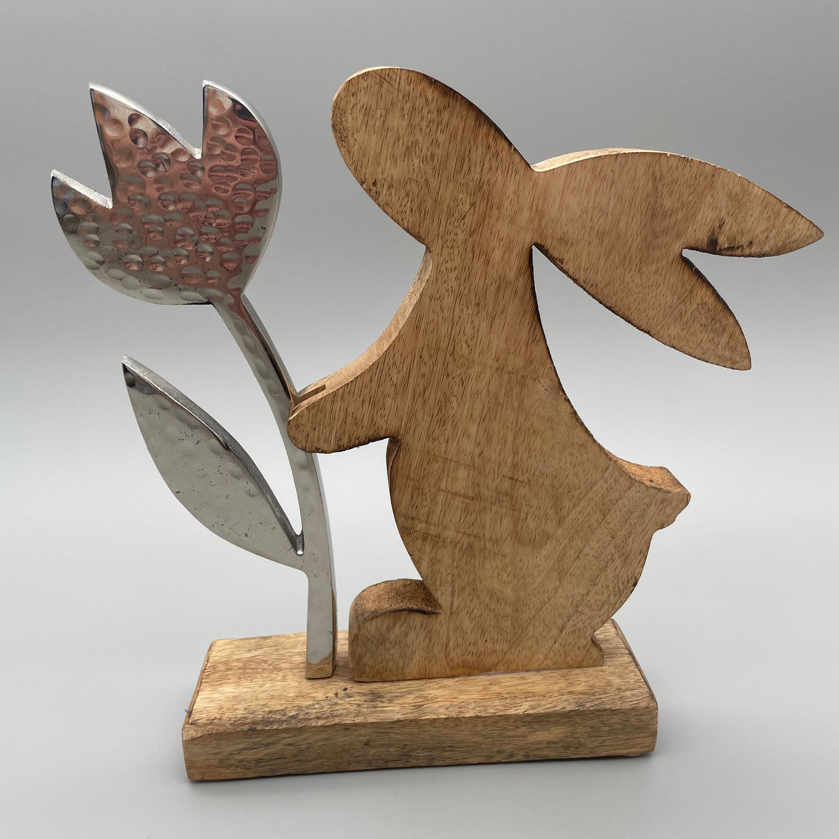 Formano Holzhasen Deko mit Blume aus Alu Mango Holz 25x22 von Wimpelberg