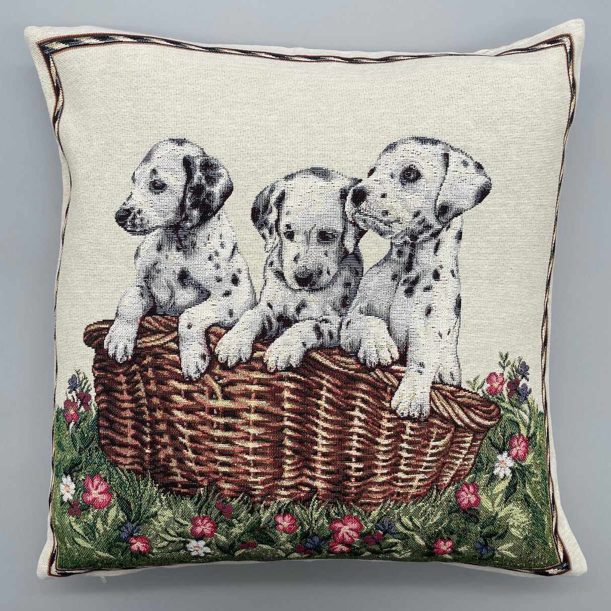 Kissenhülle Hunde | 45x45cm 3 Hunde im Körbchen von Wimpelberg