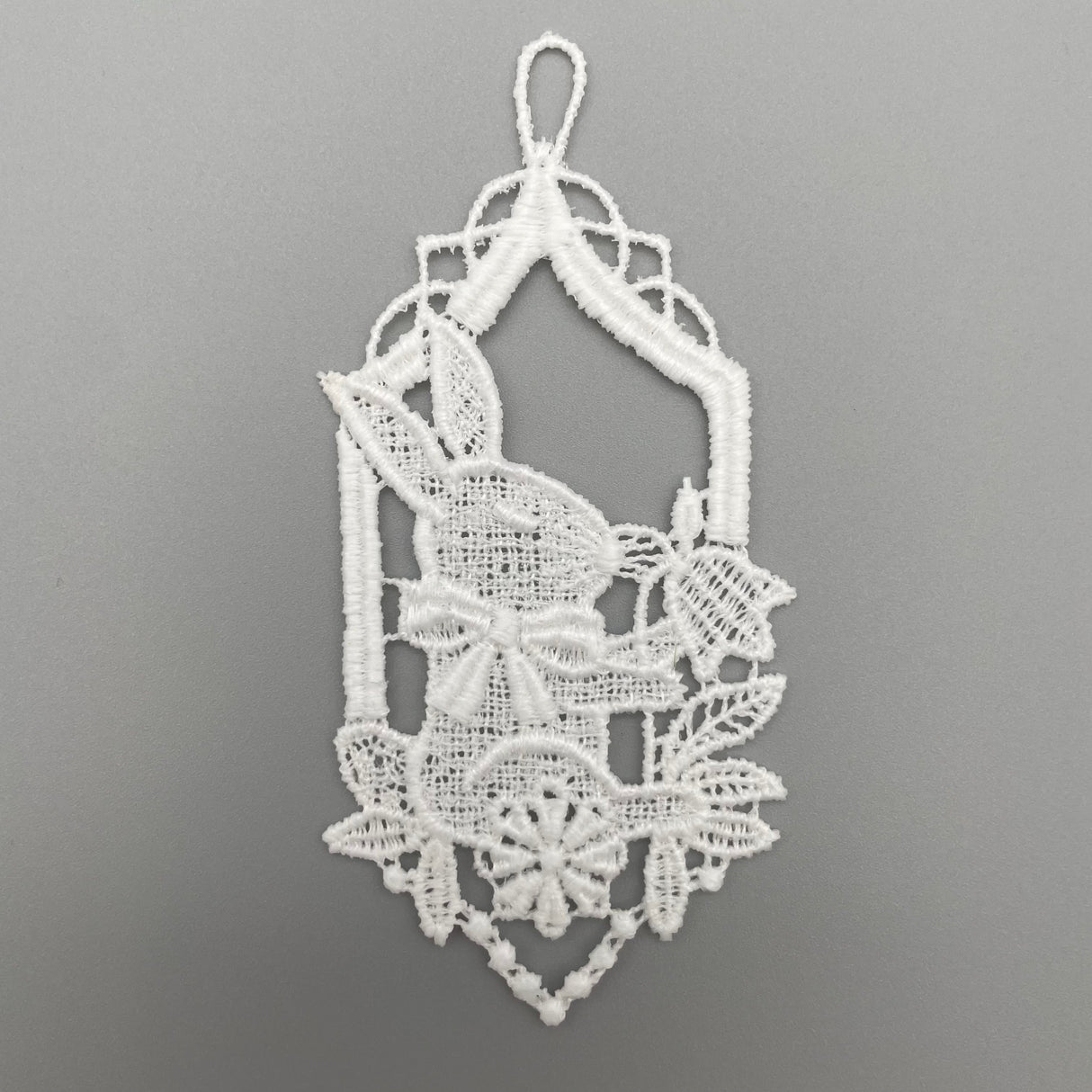 Plauener Spitze Fensterbild Ostern Osterhase weiß von Wimpelberg