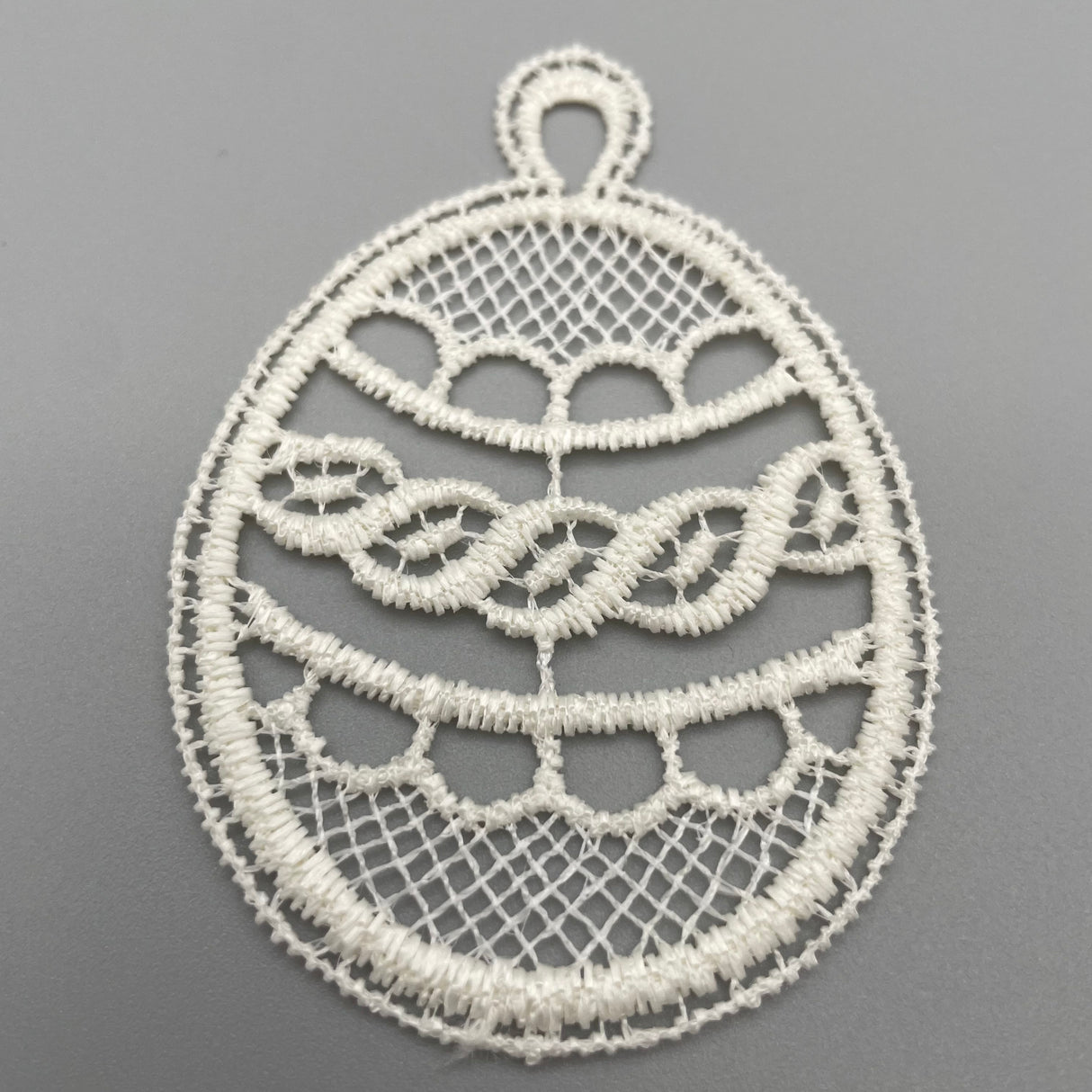 Plauener Spitze Fensterbild Ostern Osterei von Wimpelberg