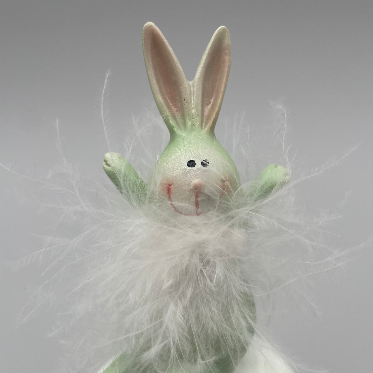 Deko Osterhase auf Osterei | Deko für Ostern von Wimpelberg