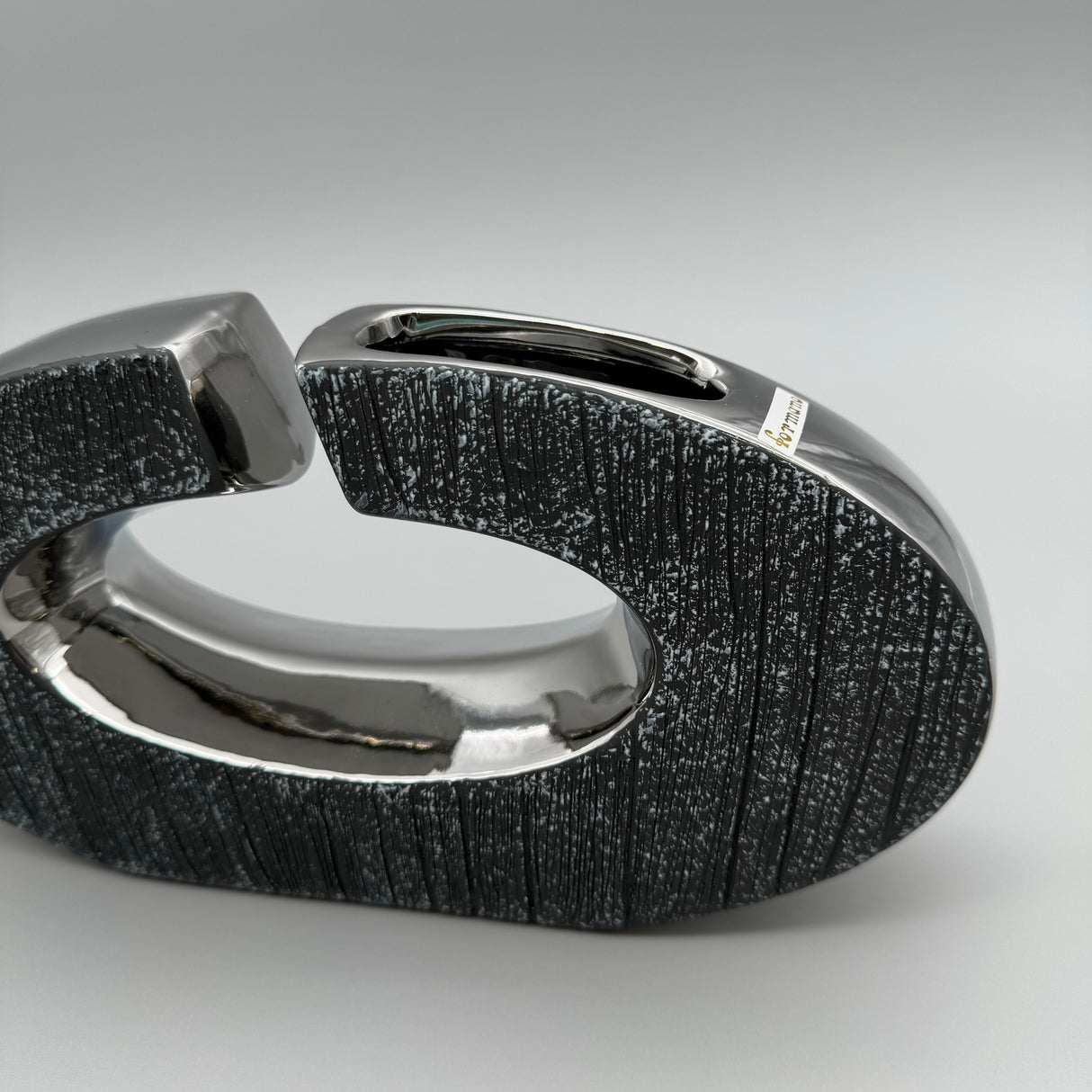 Deko Vase 27x14 cm – Anthrazit-Silber Keramik mit Relief | Designer Vase von Wimpelberg