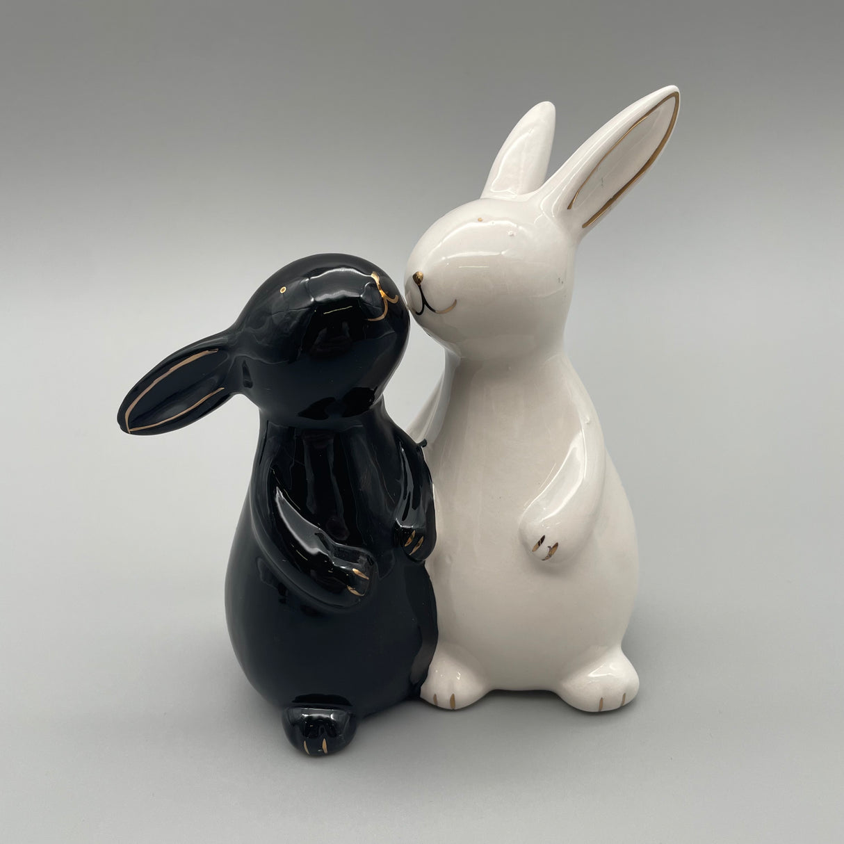 Formano Osterhasenpaar umarmend | Deko Osterhase schwarz-weiß-gold von Wimpelberg