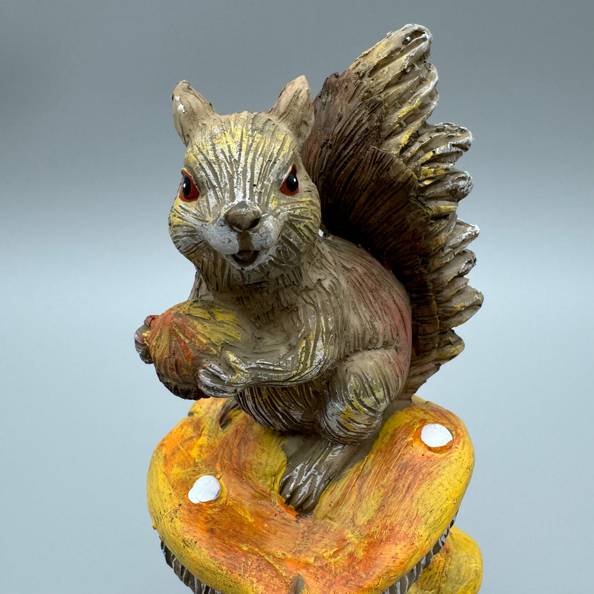 Eichhörnchen auf Pilz aus Kunststein, 9x21cm | Herbstdekoration Eichhörnchen von Wimpelberg