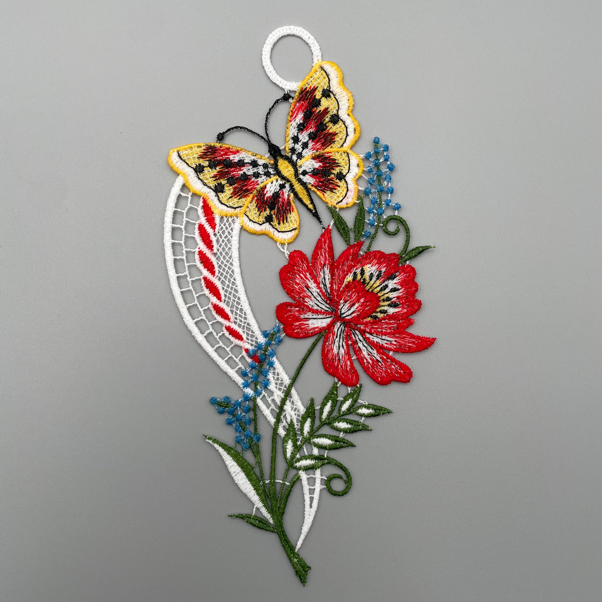 Fensterbild Schmetterlinge mit Blüte | Plauener Spitze Fensterbild | Fensterdekoration 2 von Wimpelberg