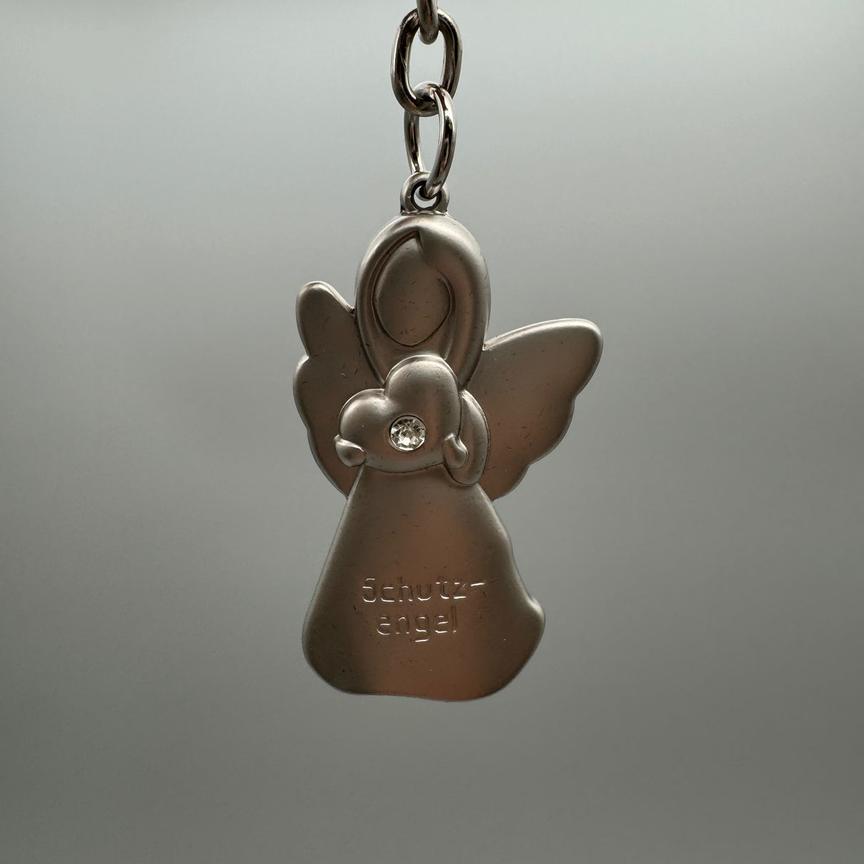 Schlüsselanhänger Schutzengel aus Zink mit Gravur und Strass von Wimpelberg