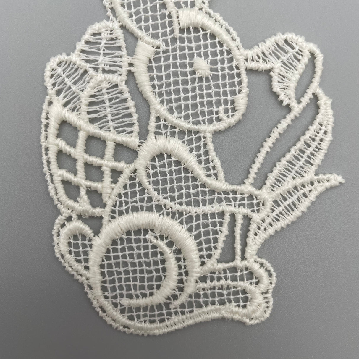 Plauener Spitze Fensterbild Ostern Osterhase mit Blume von Wimpelberg