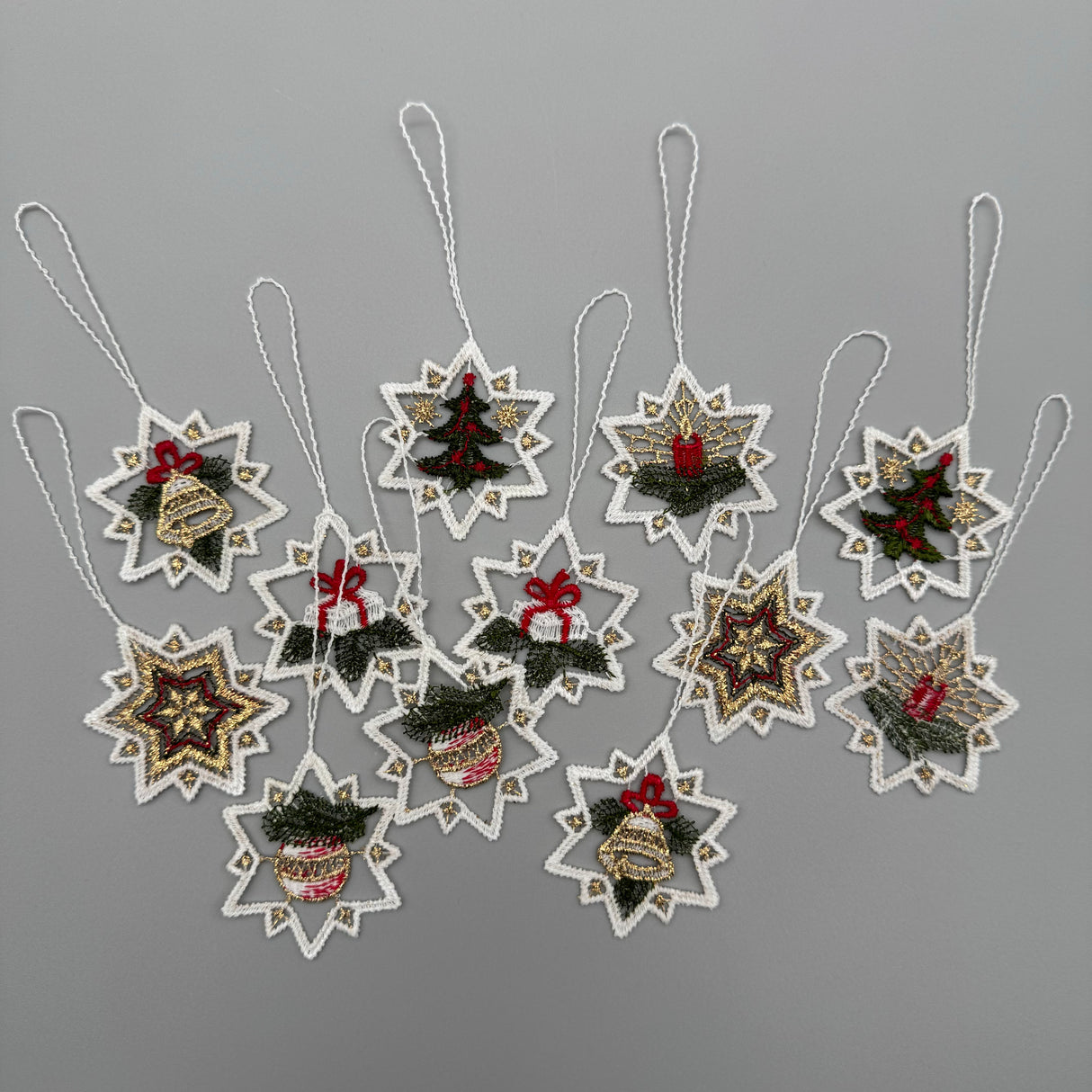 Fensterbild "Kleine Sterne" – Plauener Spitze | Weihnachtsmotiv Fensterdeko von Wimpelberg