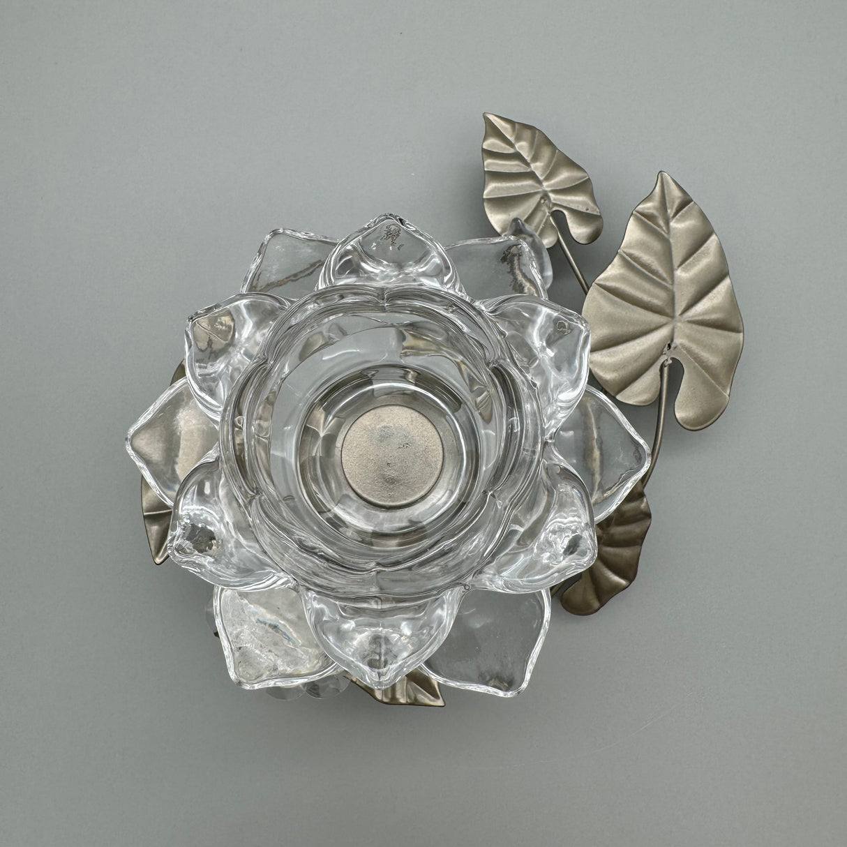 Tischleuchter Seerose klar – 22 cm aus silbernem Metall Teelichthalter von Wimpelberg