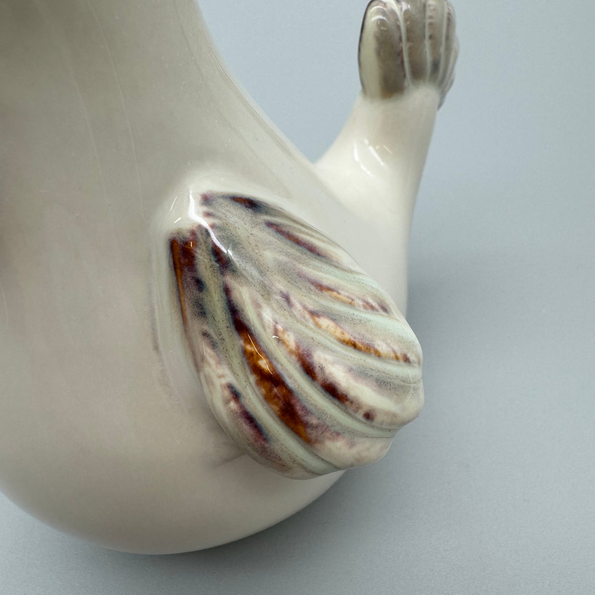 Charmant handbemalter Hahn: 14x15 cm, Keramik, glasierte Oberfläche, Creme-Grün von Wimpelberg