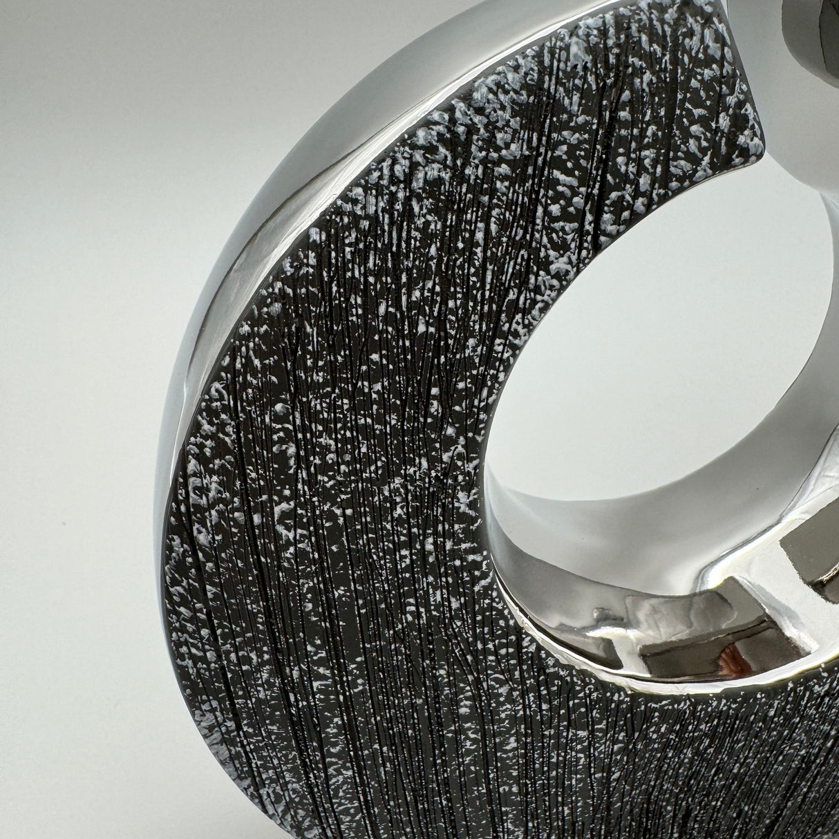 Vase 20x19 cm – Anthrazit-Silber Keramik mit Relief | Deko Vase modern von Wimpelberg