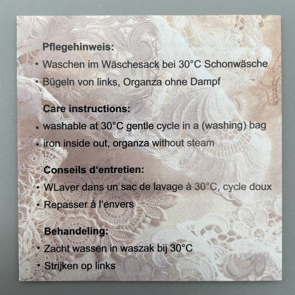 Fensteranhänger Osterkörbchen farbig | Plauener Spitze Fensterbild Ostern von Wimpelberg