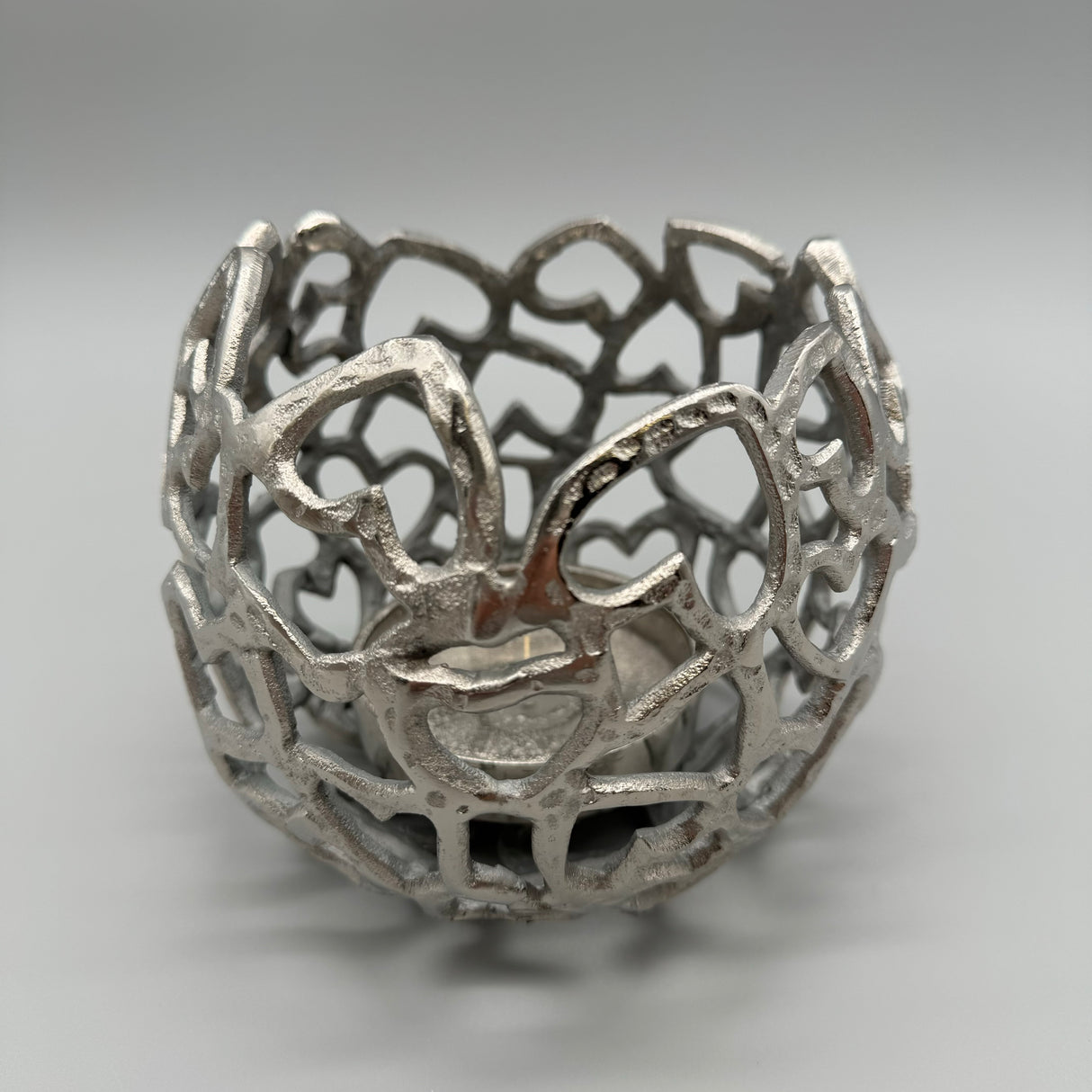 Formano Windlicht Kugel mit Herz-Durchbruch – Mattes Silber-Aluminium | Deko Windlicht 15cm von Wimpelberg