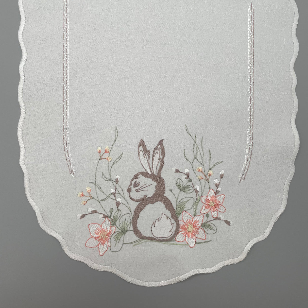 Osterläufer Osterhase mit Blumen | Osterdeko von Wimpelberg