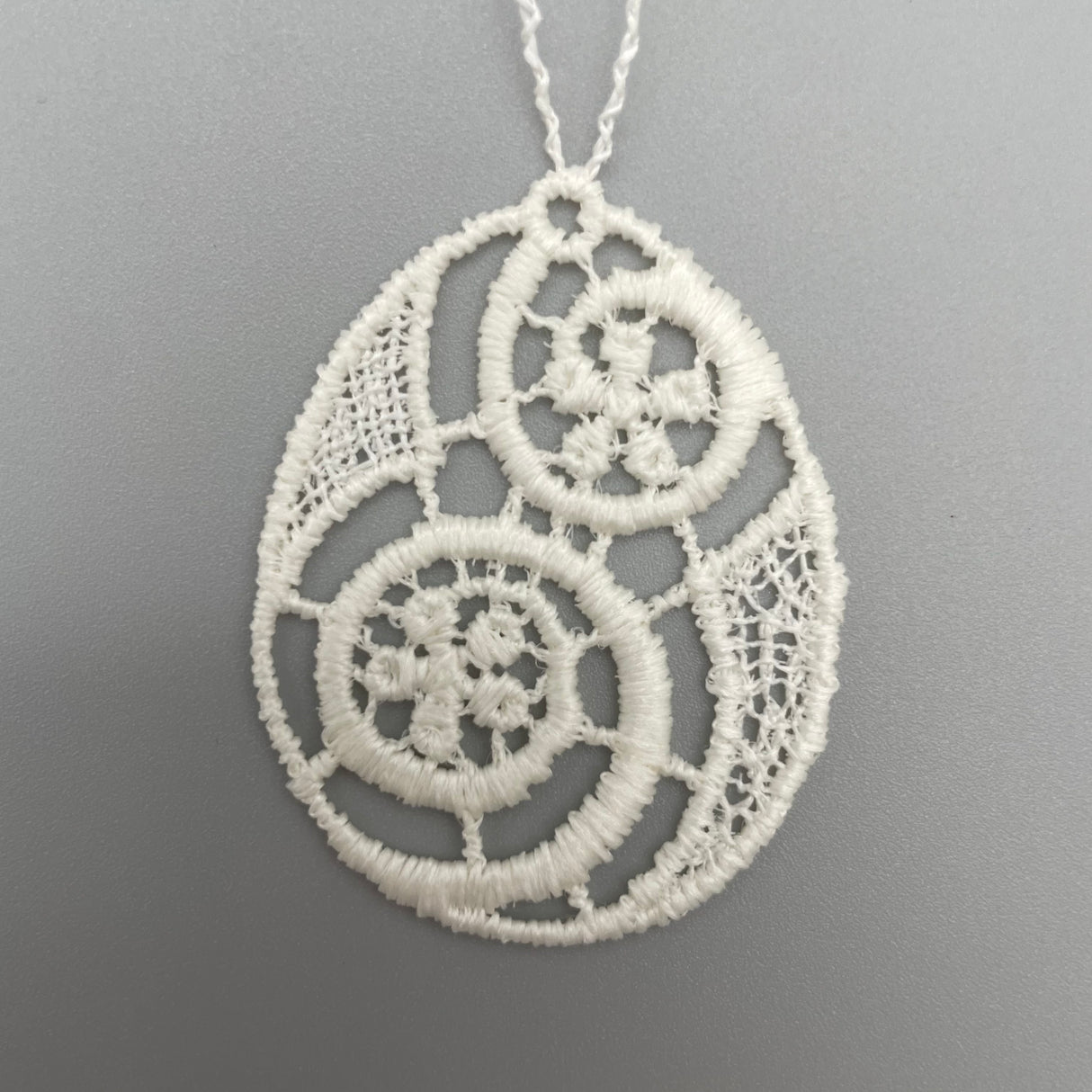 Plauener Spitze Fensterbild Ostern Osterei klein von Wimpelberg